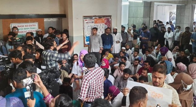 অনির্দিষ্টকালের কর্মবিরতিতে যাচ্ছেন পোস্টগ্রাজুয়েট চিকিৎসকরা