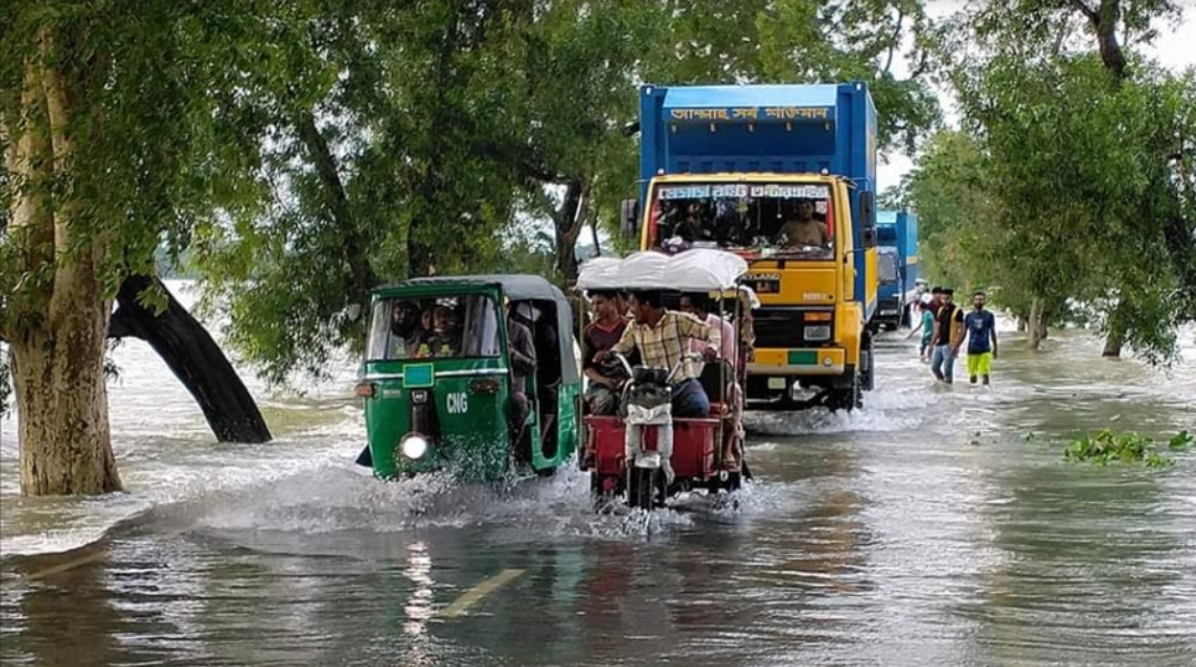 সিলেটে টানা বৃষ্টিতে নদ-নদীর পানি বাড়ছে, বন্যার শঙ্কা