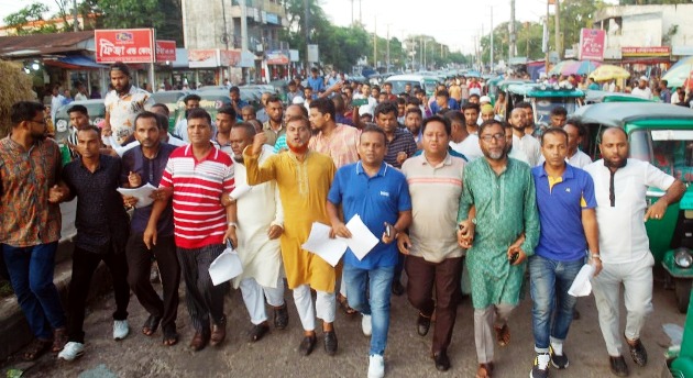 সিলেটে তারুণ্যের সমাবেশ সফলে স্বেচ্ছাসেবক দলের পথসভা ও লিফলেট বিতরণ