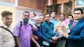 সিলেটের নবাগত জেলা প্রশাসককে ফুল দিয়ে শুভেচ্ছা জানালো বাপসা