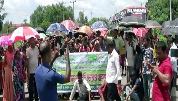 সিলেট-ঢাকা মহাসড়ক অবরোধ করে চা শ্রমিকদের বিক্ষোভ