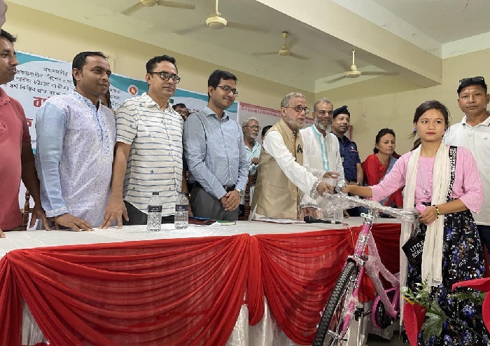 ভাতা সুবিধা বৃদ্ধি করতে চাইলে আবারও নৌকায় ভোট দিন : পরিবেশ মন্ত্রী