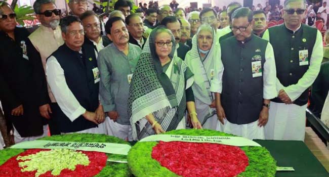 একুশে আগস্ট গ্রেনেড হামলায় নিহতদের প্রতি প্রধানমন্ত্রীর শ্রদ্ধা
