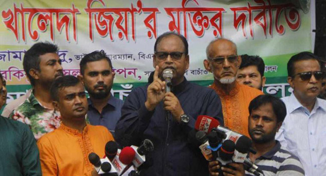 সাজাপ্রাপ্ত মন্ত্রী-এমপি বিদেশে চিকিৎসা নিচ্ছে, কিন্তু খালেদা জিয়াকে যেতে দিচ্ছে না : দুদু