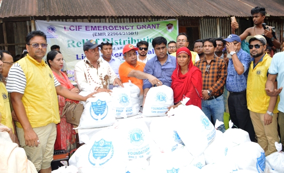 কান্দিগাঁও ও শান্তিগঞ্জে লায়ন্স ইন্টারন্যাশনালের খাদ্য সামগ্রী বিতরণ