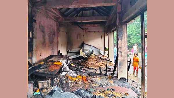 বানিয়াচংয়ে আগুনে ২টি ব্যবসা প্রতিষ্ঠান পুড়ে ছাই