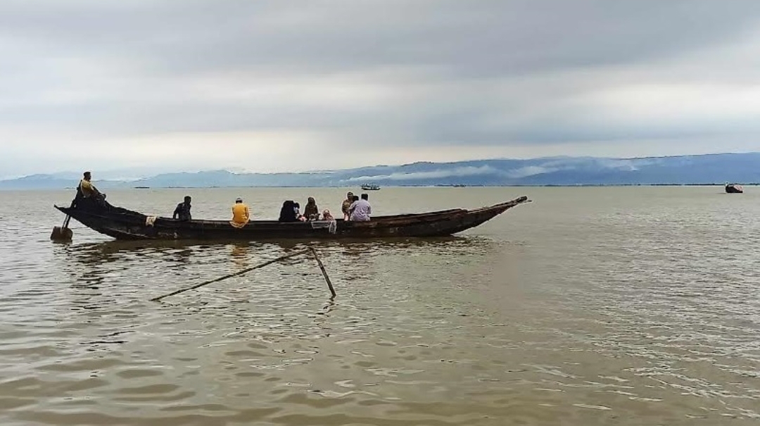 তাহিরপুরে হাওরে ঝড়ের কবলে নৌকা ডুবে নিখোঁজ ২