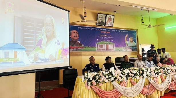 প্রধানমন্ত্রীর উপহারে ‘আপন ঠিকানা’ পেলেন বিশ্বনাথের ৭১টি পরিবার