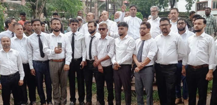 সিলেটে আইনজীবী ফোরামের প্রতিবাদ সভা অনুষ্ঠিত