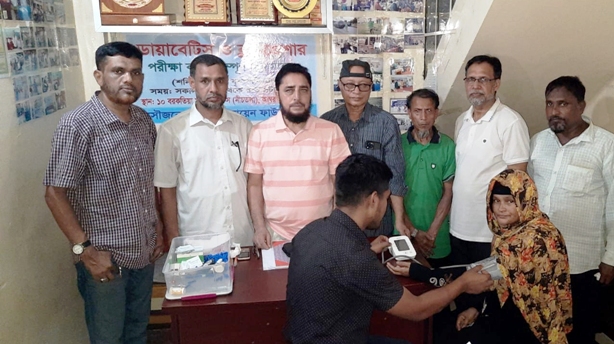 ফ্রি ডায়াবেটিস ও ব্লাড প্রেসার পরীক্ষার কার্যক্রম উদ্বোধন