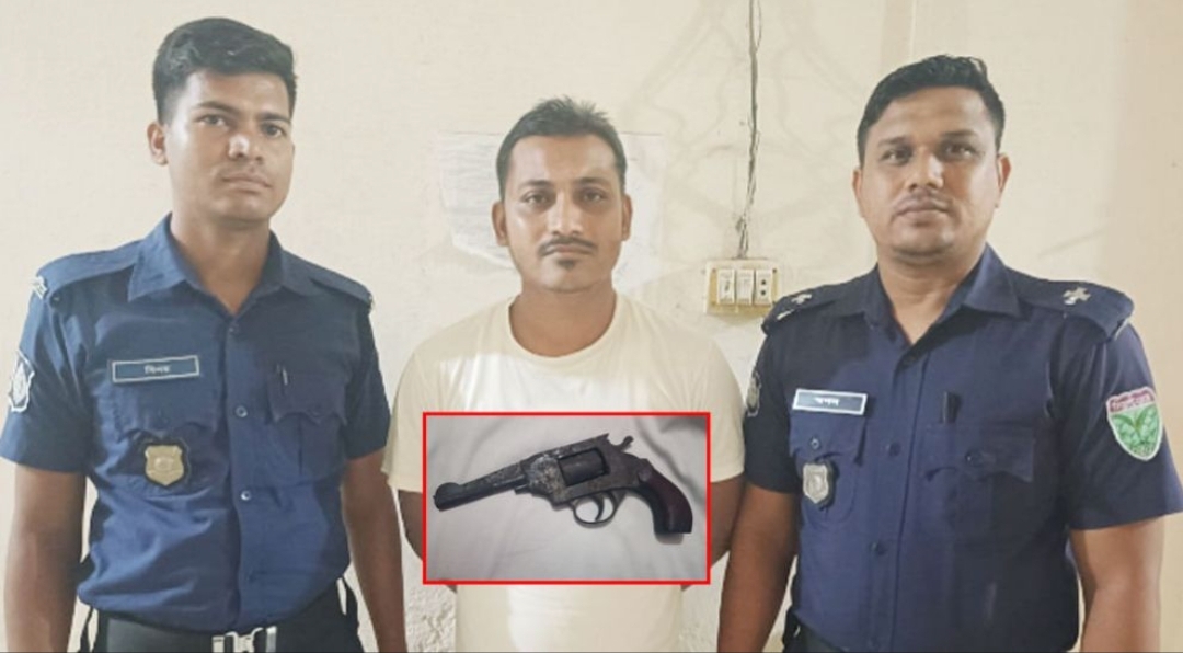 পুলিশের হাতে অস্ত্রসহ যুবক আটক