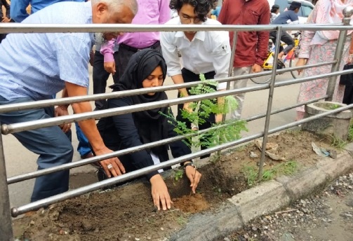 সিলেটের সড়ক বিভাজকে ৭১টি বৃক্ষ রোপন করলো আনন্দনিকেতন