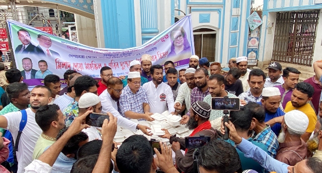 খালেদা জিয়ার সুস্থতা কামনায় দুঃস্থদের মাঝে খাবার বিতরণ