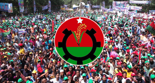 স্লোগানে স্লোগানে প্রকম্পিত নয়াপল্টন