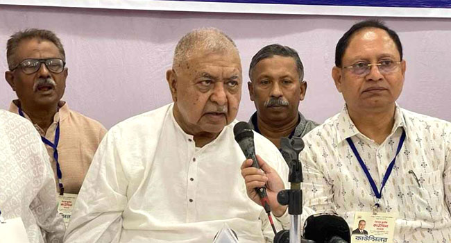 রাজনীতি থেকে অব্যাহতি নিলেন ড. কামাল