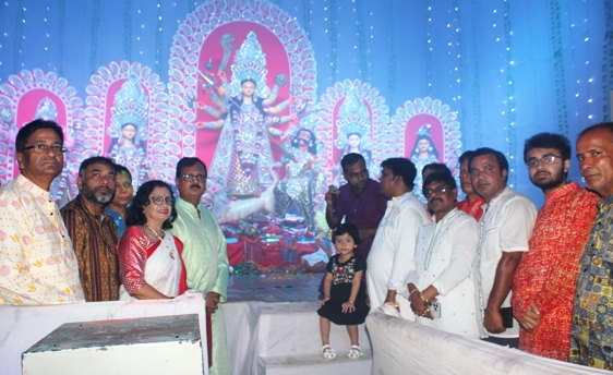 চৈতালী পূজা মন্ডপ পরিদর্শনে ভারতীয় হাই কমিশনার