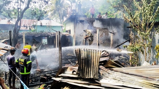 কমলগঞ্জে আগুনে পুড়লো ৬ পরিবারের বসতঘর