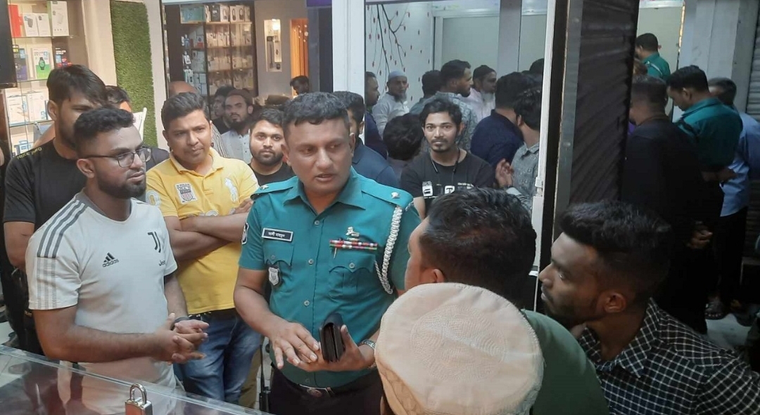 সিলেটে ২টি দোকানে চুরি, মোবাইল ও টাকা লুট