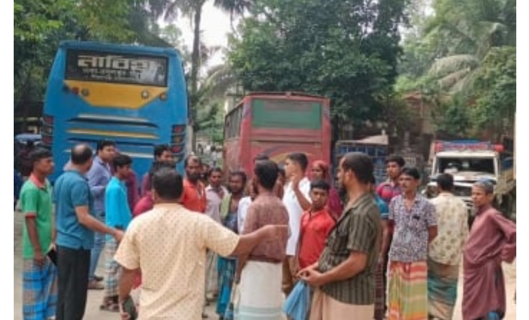 ত্রিশালে বাসচাপায় নিহত ৫