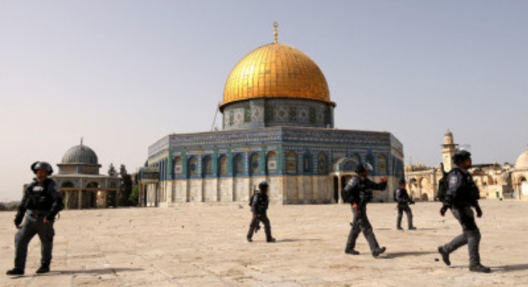 আল আকসা মসজিদ বন্ধ করে দিয়েছে ইসরায়েল