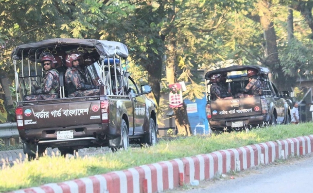 নাশকতা ঠেকাতে মোড়ে-মোড়ে পুলিশ, টহলে বিজিবি