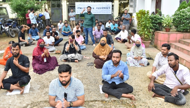 সিলেট মেডিকেল বিশ্ববিদ্যালয় কর্মচারীদের অবস্থান ধর্মঘট পালন