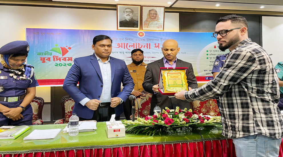 টানা দ্বিতীয় বার জেলার শ্রেষ্ঠ আত্মকর্মী ফেঞ্চুগঞ্জের শাহজাহান