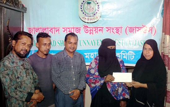 ক্যান্সার রোগীকে জালালাবাদ সমাজ উন্নয়ন সংস্থার অনুদান প্রদান