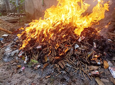 কমলগঞ্জে জব্দকৃত অবৈধ নাসির বিড়ি ধ্বংস