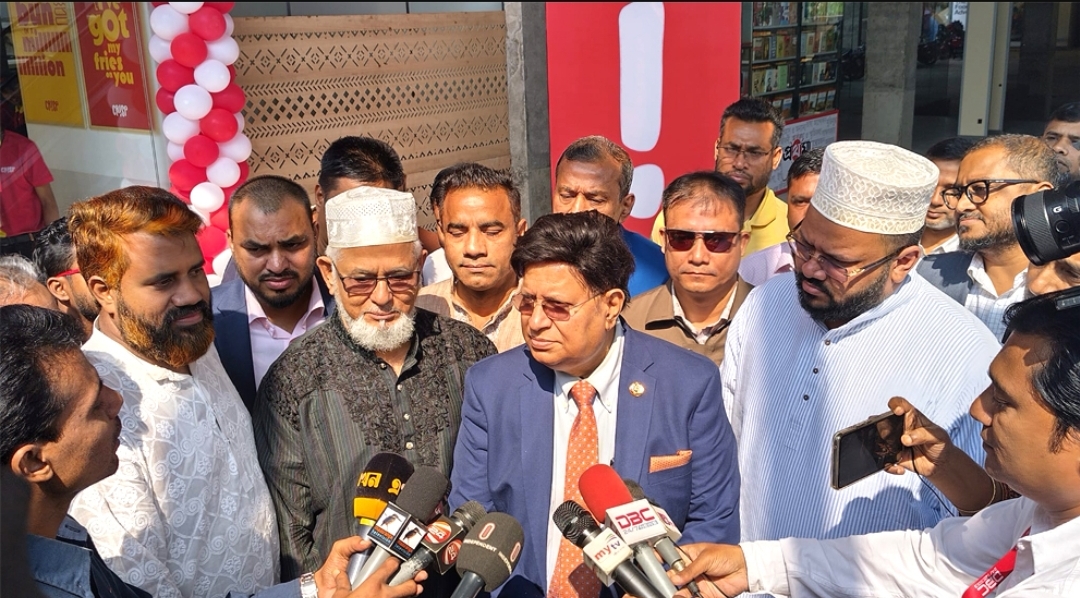 বাইডেনের কথিত ‘ভুয়া’ উপদেষ্টার বিচার দেশের আইনে হবে : পররাষ্ট্রমন্ত্রী