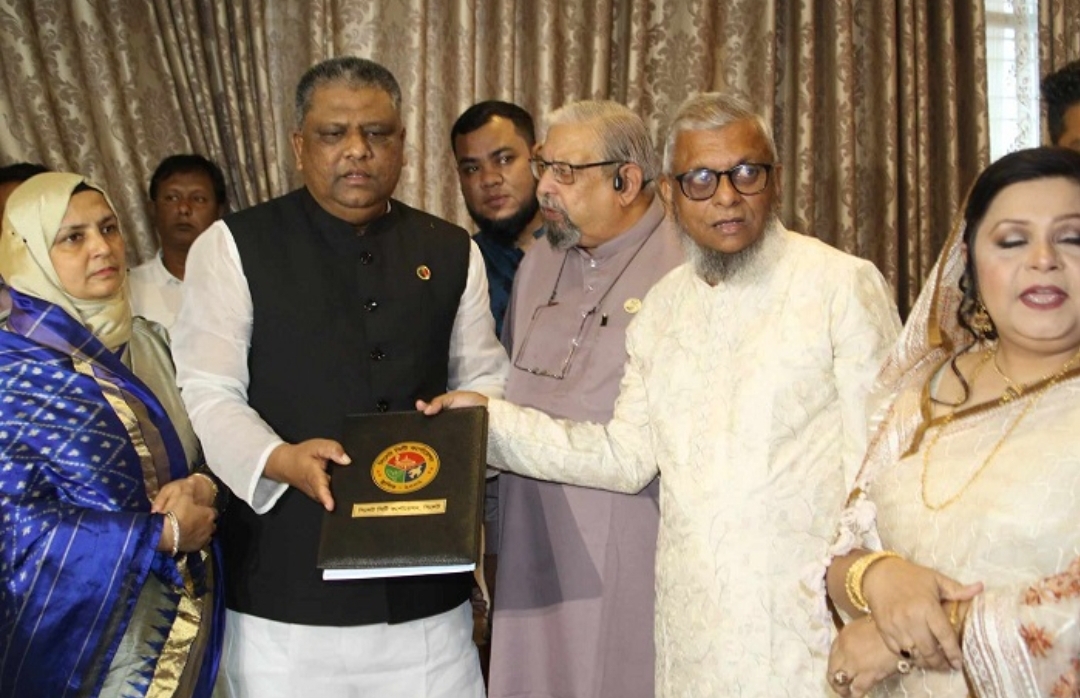 সিসিকের মেয়রের দায়িত্ব গ্রহণ করলেন আনোয়ারুজ্জামান চৌধুরী