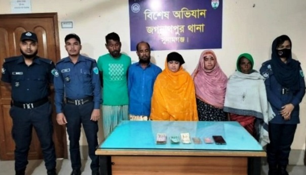 জগন্নাথপুরে প্রেমের ফাঁদে ফেলে সাড়ে সাত লাখ টাকা লুট, গ্রেপ্তার ৫