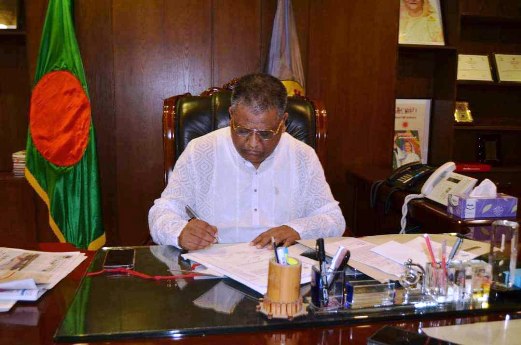 মসজিদের উন্নয়নকাজে স্বাক্ষর করে দিন শুরু করলেন মেয়র আনোয়ারুজ্জামান চৌধুরী