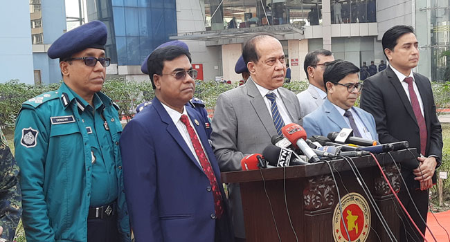 ভোটারদের নির্বিঘ্নে কেন্দ্রে আসার ব্যবস্থা করতে হবে : যশোরে সিইসি