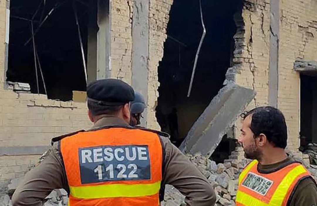 পাকিস্তানে থানায় আত্মঘাতী হামলা, নিহত ২৩