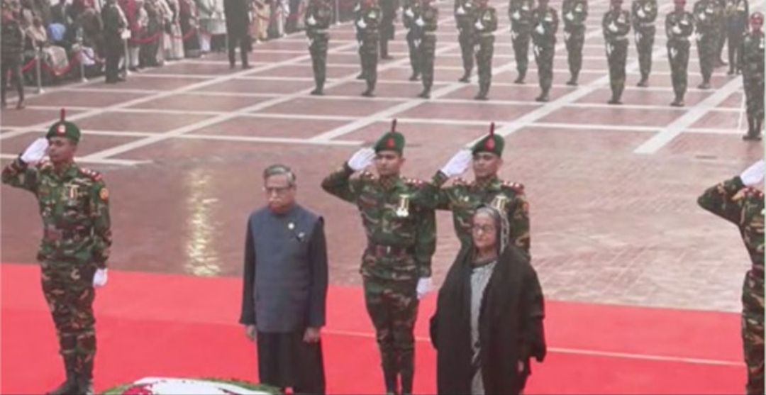 শহীদ বুদ্ধিজীবী স্মৃতিসৌধে রাষ্ট্রপতি ও প্রধানমন্ত্রীর শ্রদ্ধা