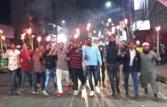 ৯ম দফা অবরোধের শেষ দিনে সিলেটে স্বেচ্ছাসেবক দলের মশাল মিছিল