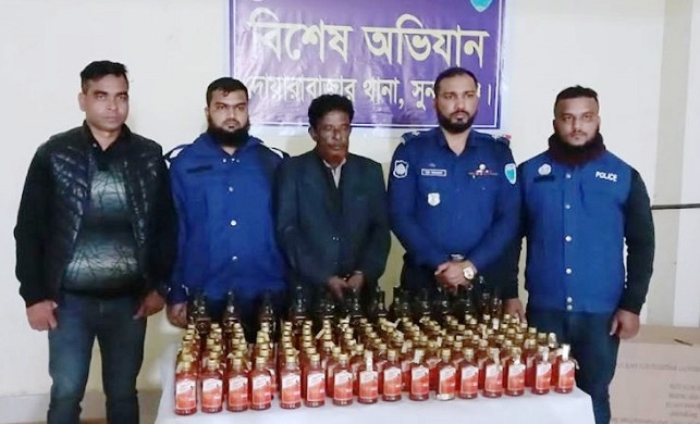 দোয়ারায় ১২০ বোতল ভারতীয় মদসহ মাদক কারবারী আটক