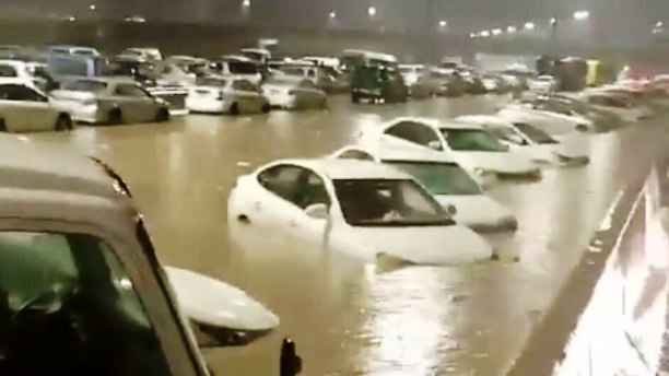 মক্কায় প্রচণ্ড ঝড়-বজ্রপাত, ডুবেছে রাস্তা