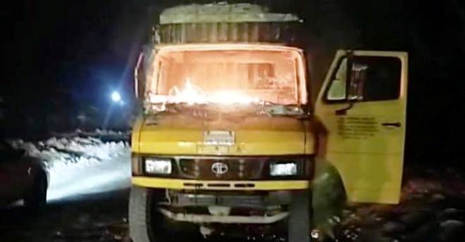 গোলাপগঞ্জে মধ্যরাতে কাভার্ডভ্যানে আগুন