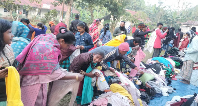 শীতে কাবু চা শ্রমিক ও নিম্ম আয়ের মানুষ, জনজীবনে দুর্ভোগ