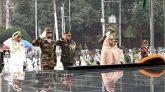 শিখা অনির্বাণে সশস্ত্র বাহিনীর শহীদ সদস্যদের প্রতি প্রধানমন্ত্রীর শ্রদ্ধা