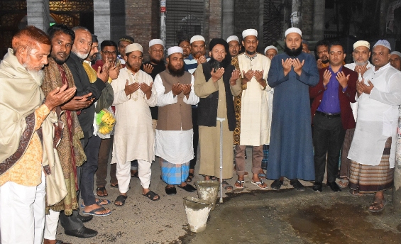বড়বাজারে ব্যক্তিগত উদ্যোগে রাস্তা সংস্কারের কাজ শুরু