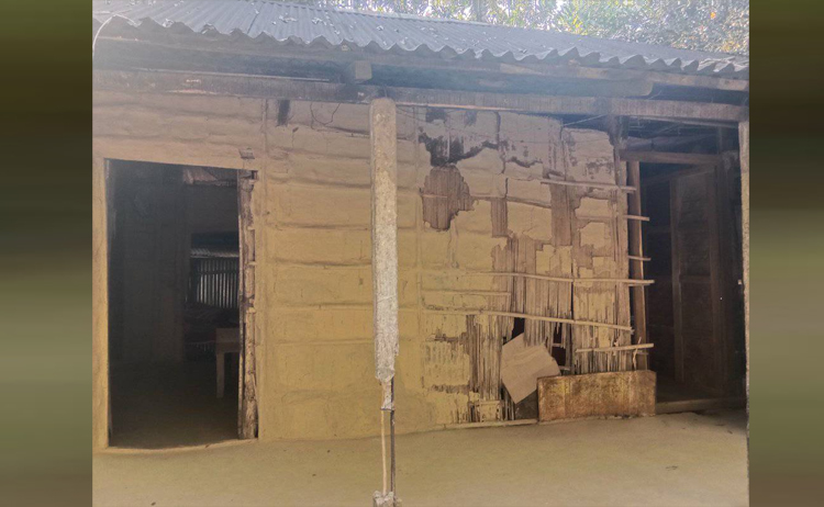 অসহায় গোলাপগঞ্জের আকল আলী : সামর্থ্য নেই গৃহ নির্মাণের !