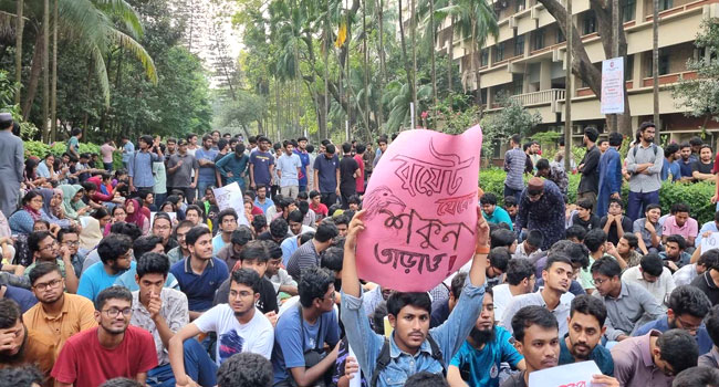 ৬ দাবিতে উত্তাল বুয়েট, ক্লাস-পরীক্ষা বর্জন