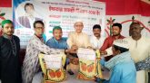 কমলগঞ্জে আরব উল্লাহ-মরিয়ম বেগম কল্যাণ ট্রাষ্টের ইফতার সামগ্রী বিতরণ