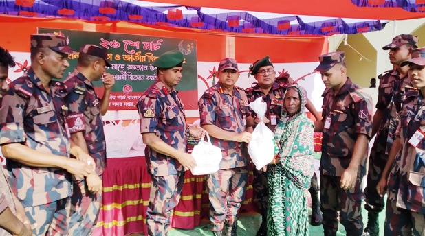 কমলগঞ্জে ৩০০ পরিবারের মাঝে ইফতার ও খাদ্য সামগ্রী বিতরণ