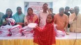 কমলগঞ্জে শিক্ষার্থীদের মধ্যে বিনামূল্য স্কুল ড্রেস বিতরণ