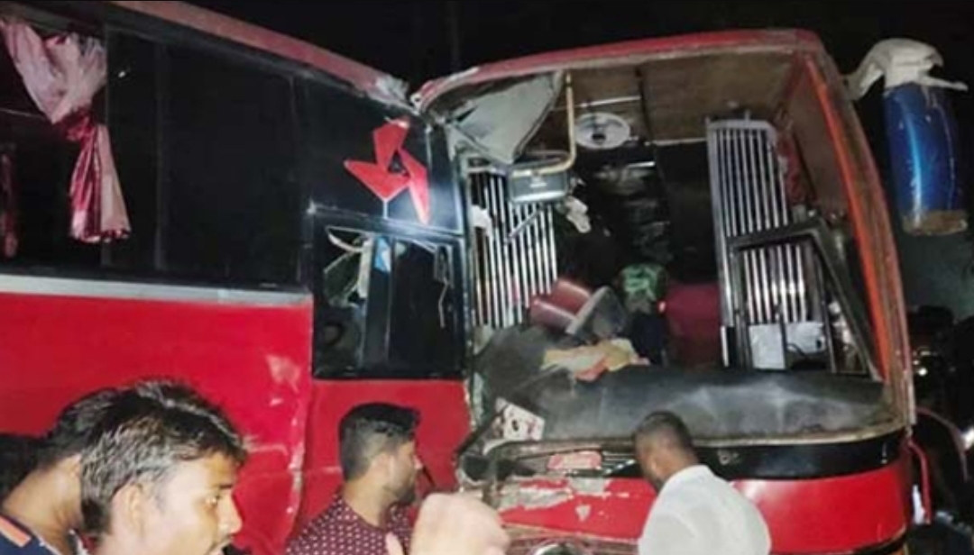 ঢাকা-সিলেট মহাসড়কে দুই বাসের মুখোমুখি সংঘর্ষ, আহত ৩০