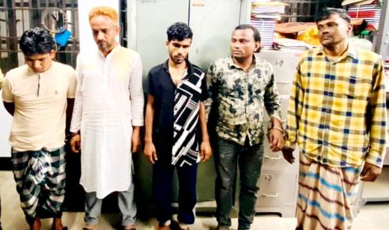 সিলেটের সুইপার কলোনী থেকে ৫ জুয়াড়ি গ্রেপ্তার